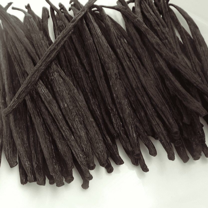 Grade B vanilla beans high in vanillin, ideal for extracts, paste, and powder, perfect for strong flavor and food production 